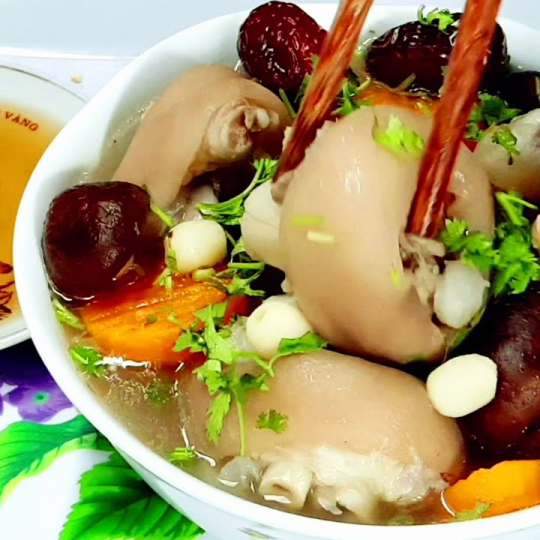 Giò heo tần táo